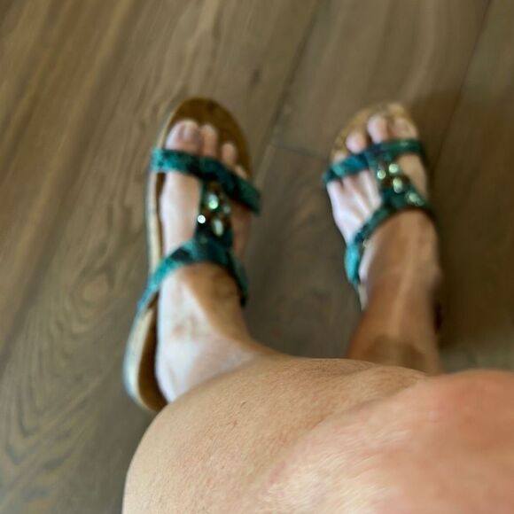 VIONIC Green Embellished Sandals - Picture 8 of 8